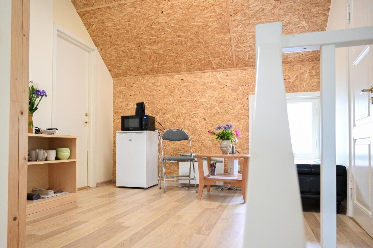Haapsalu Kunstikooli Hostel Экстерьер фото